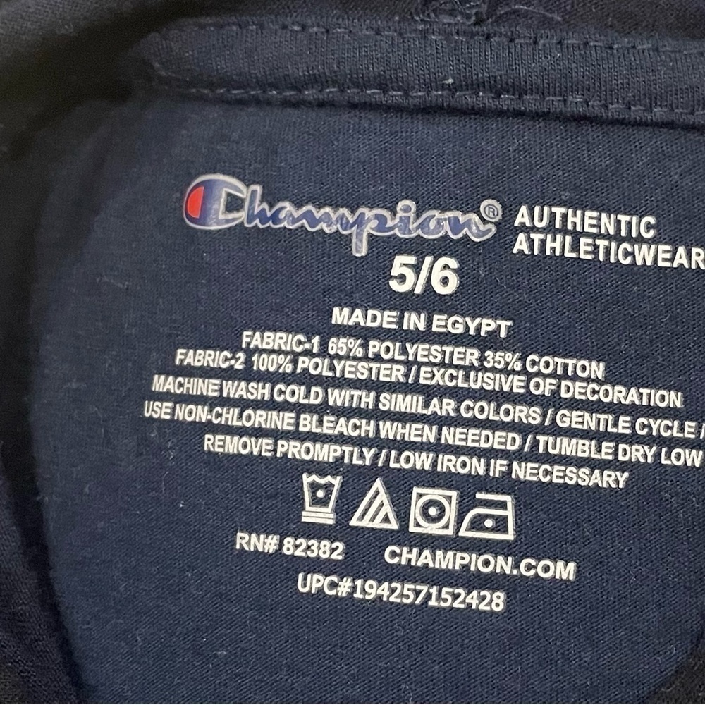 ⭐️Champion Hooded Sweatshirt 5/6. 5/$25 - Picture 4 of 4